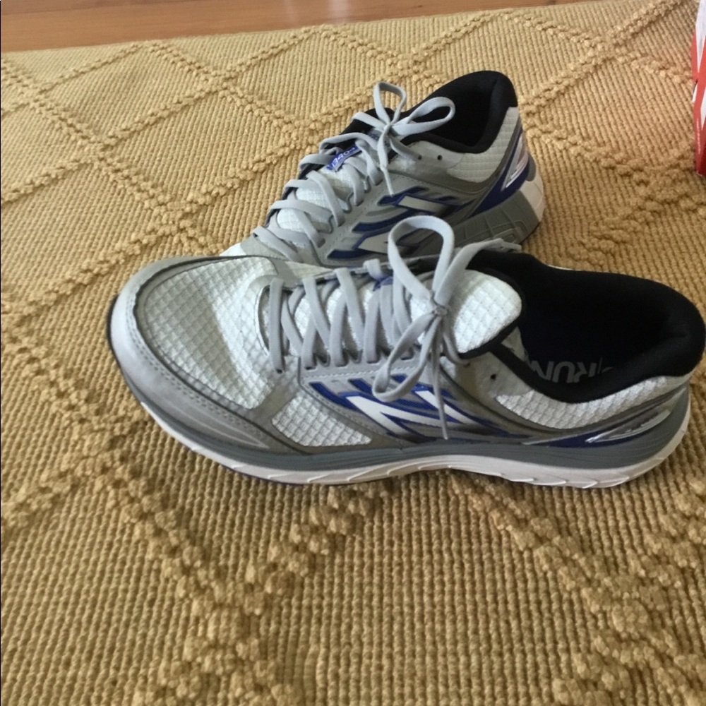 New Balance never worn men’s running shoes